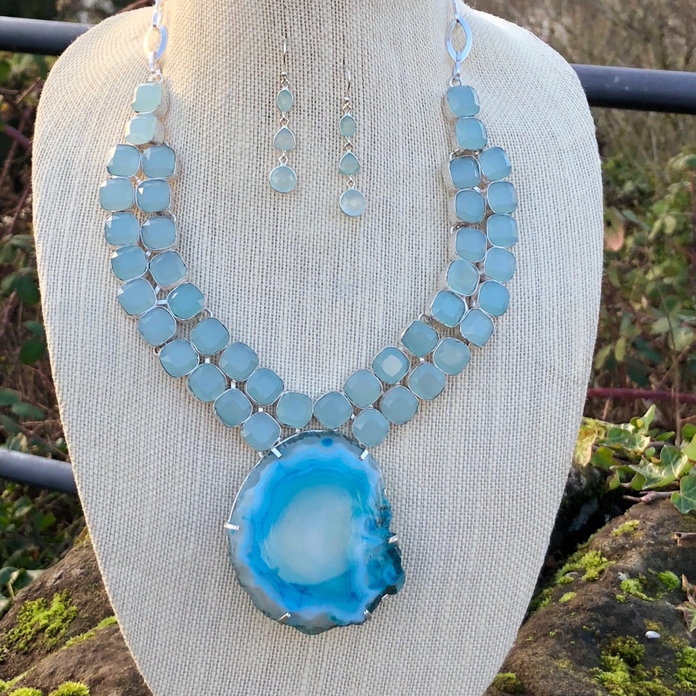 Robin's Nest Jewels Blue and Silver Necklace - Picture 5 of 8